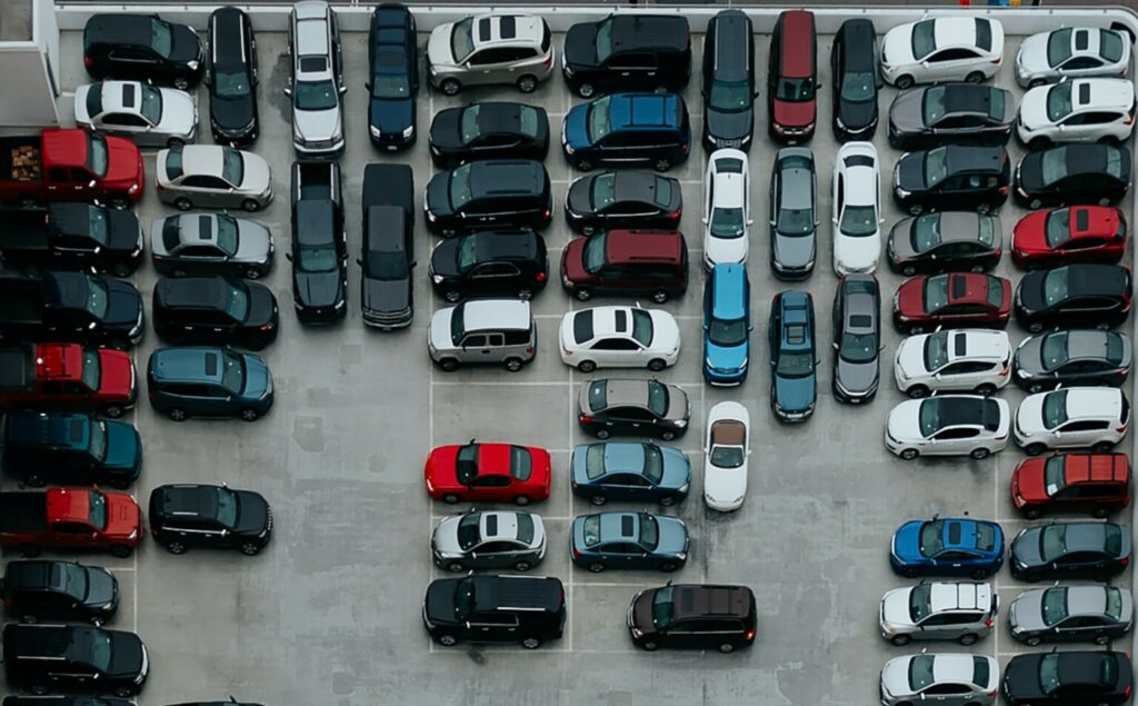 Αλλάζει στάση η Koμισιόν: Ναι στα αυτοκίνητα e-fuels μετά το 2035