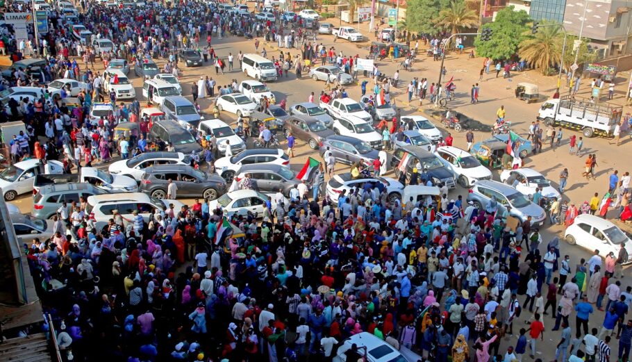 Διαδηλώσεις στο στο Χαρτούμ του Σουδάν © EPA/MOHAMMED ABU OBAID
