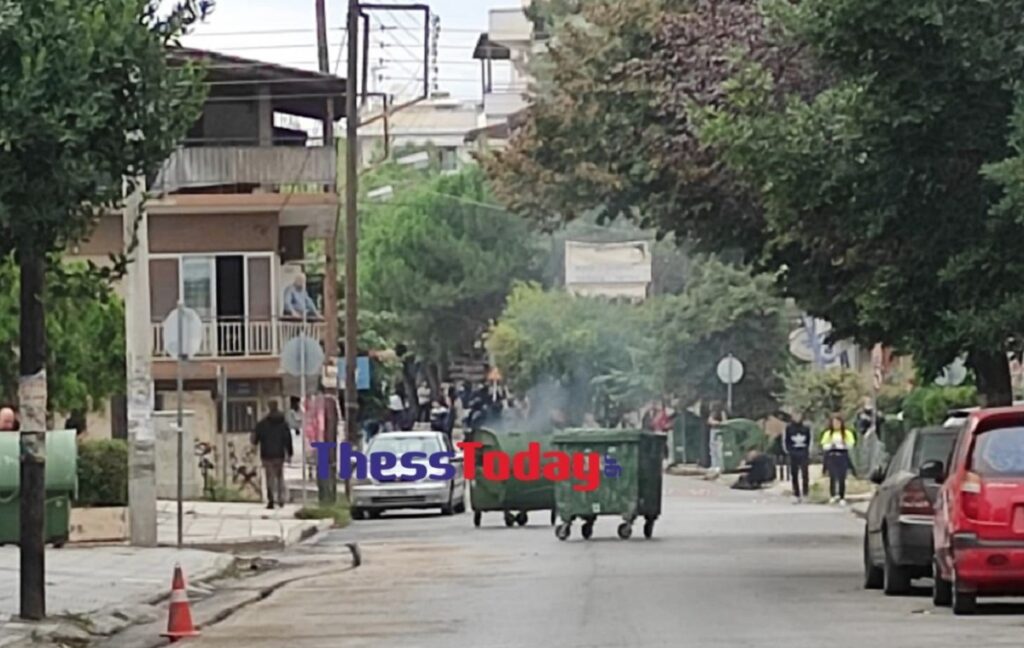 Νέα επεισόδια στη Θεσσαλονίκη: Κροτίδες και πετροπόλεμος στον Εύοσμο