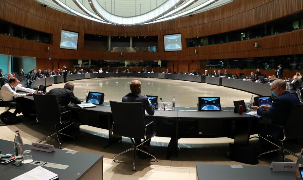 Eurogroup: Δημοσιονομική πειθαρχία, Σύμφωνο Σταθερότητας στο τραπέζι