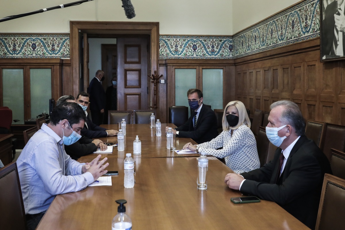 Γεννηματά: Στηρίζουμε τον αγώνα των εργαζομένων της Τρ. Πειραιώς