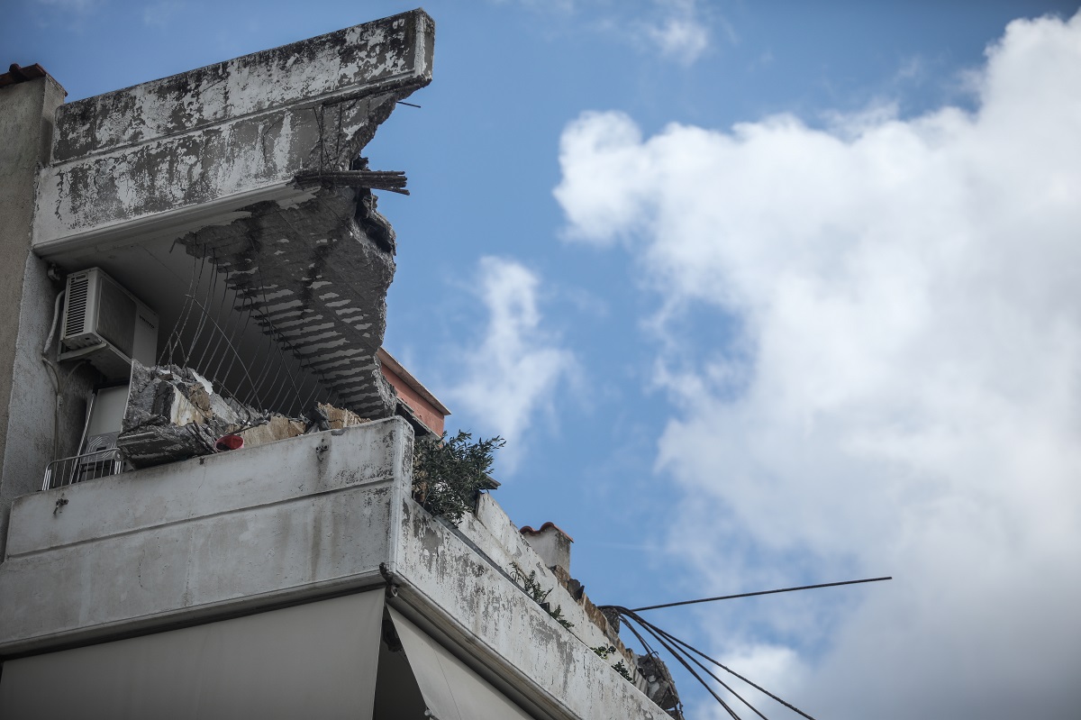 Κατέρρευσε μπαλκόνι πολυώροφης πολυκατοικίας στο Χαλάνδρι, το πρωί της Παρασκευής 15 Οκτωβρίου ©ΣΩΤΗΡΗΣ ΔΗΜΗΤΡΟΠΟΥΛΟΣ/EUROKINISSI