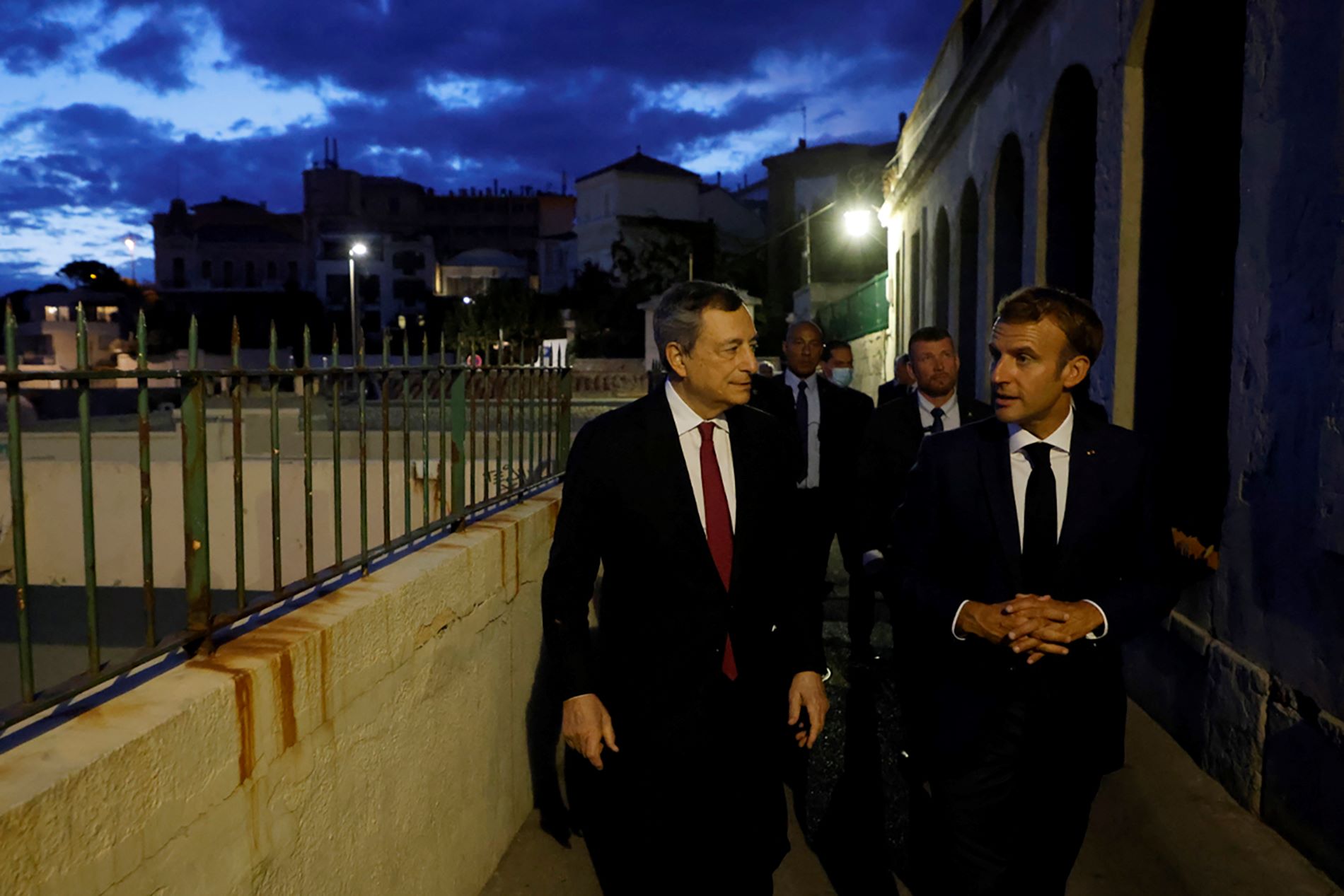 Ο ηγετικός ρόλος Μακρόν, ο ενορχηστρωτής Ντράγκι, ο Στουρνάρας και το κλίμα στη Φρανκφούρτη