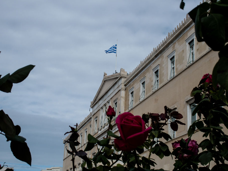 Μεσίστια η σημαία στη Βουλή. Εθνικό Πένθος για τον θάνατο της Φώφης Γεννηματά © Eurokinissi