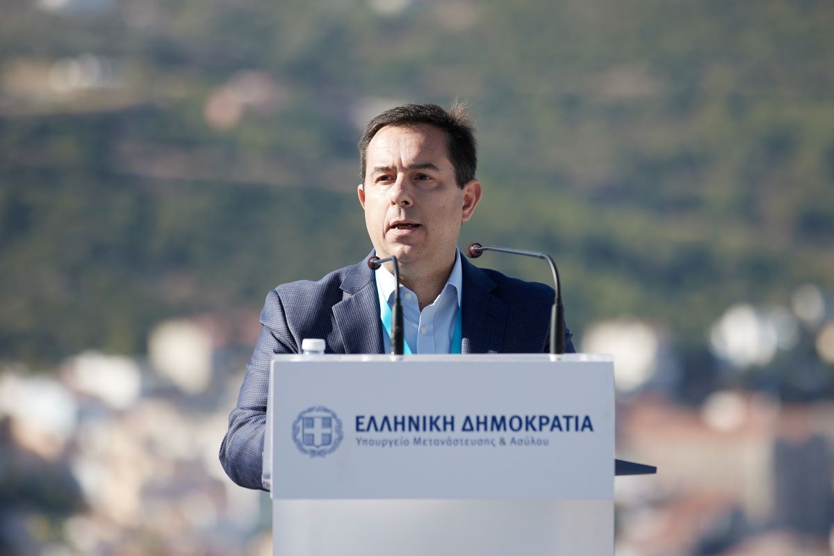 Μηταράκης: Στον Εισαγγελέα την Πέμπτη για τους μετανάστες του Έβρου