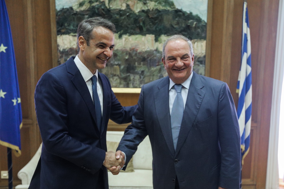 Κοινή εμφάνιση Μητσοτάκη – Καραμανλή με μήνυμα ενότητας