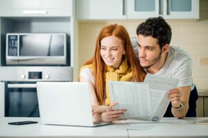 Στεγαστική κρίση: Οι 6 στους 10 νέους δεν “αντέχουν” να εγκαταλείψουν το πατρικό σπίτι