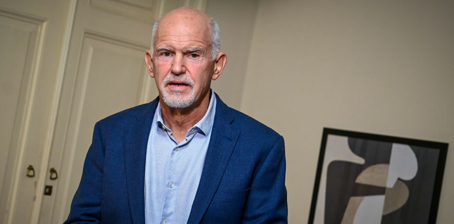 Bloomberg για Παπανδρέου: Επιχειρεί ηγετικό comeback 10 χρόνια μετά