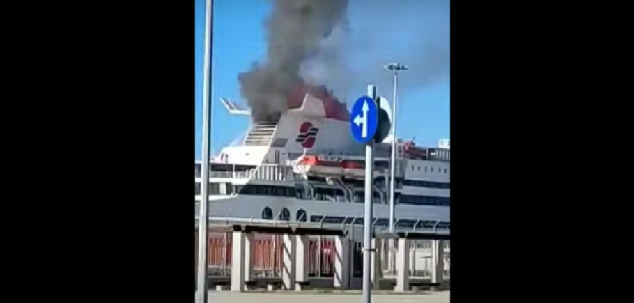 Φωτιά σε μηχανοστάσιο ελλιμενισμένου πλοίου ©youtube.com