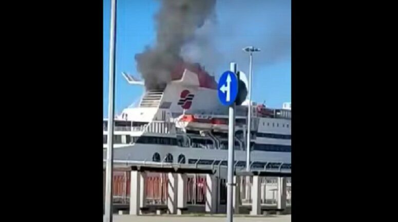 Φωτιά σε μηχανοστάσιο ελλιμενισμένου πλοίου ©youtube.com