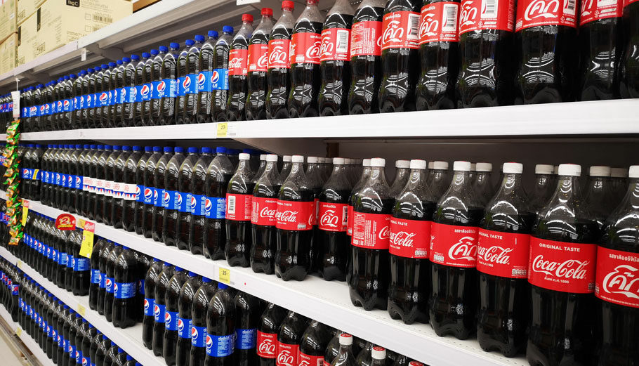 Pepsico και Coca-Cola στα ράφια των σούπερ μάρκετ © 123rf.com