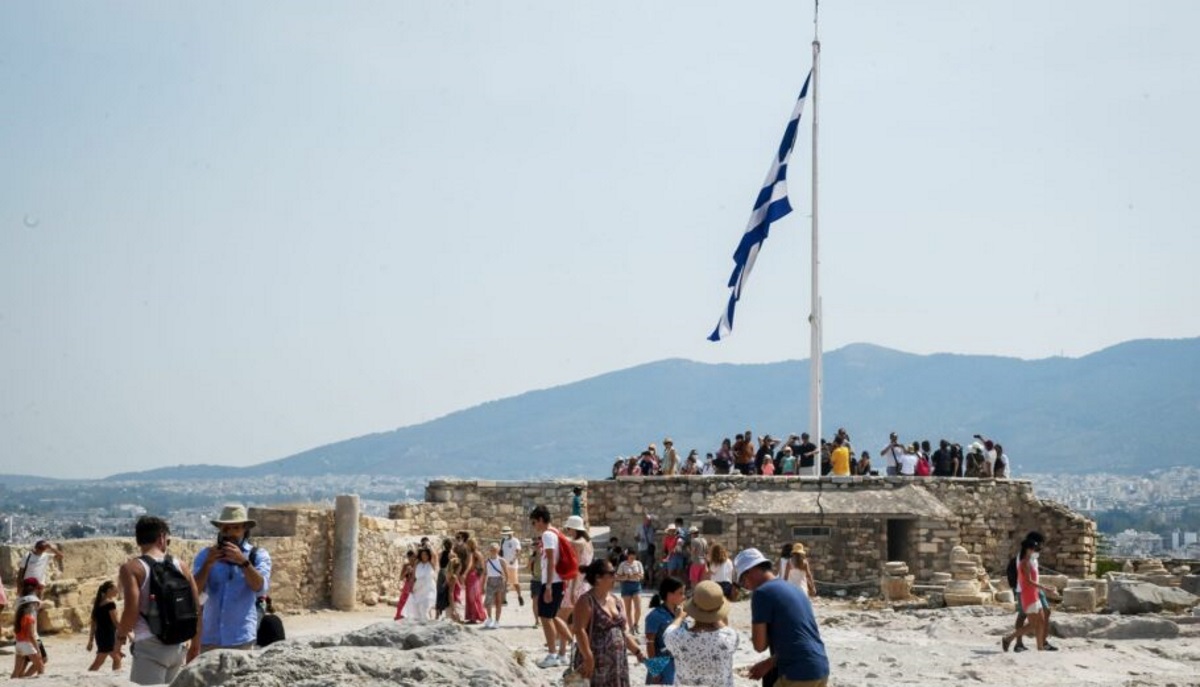 Yπερδιπλάσια τα τουριστικά έσοδα τον Αύγουστο – Αύξηση 125%