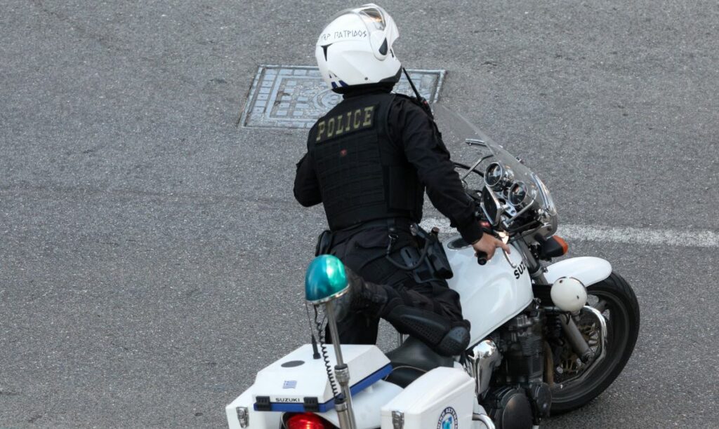 Πυροβολισμοί στο κέντρο της Αθήνας: Όχημα εμβόλισε μηχανή της ΔΙΑΣ