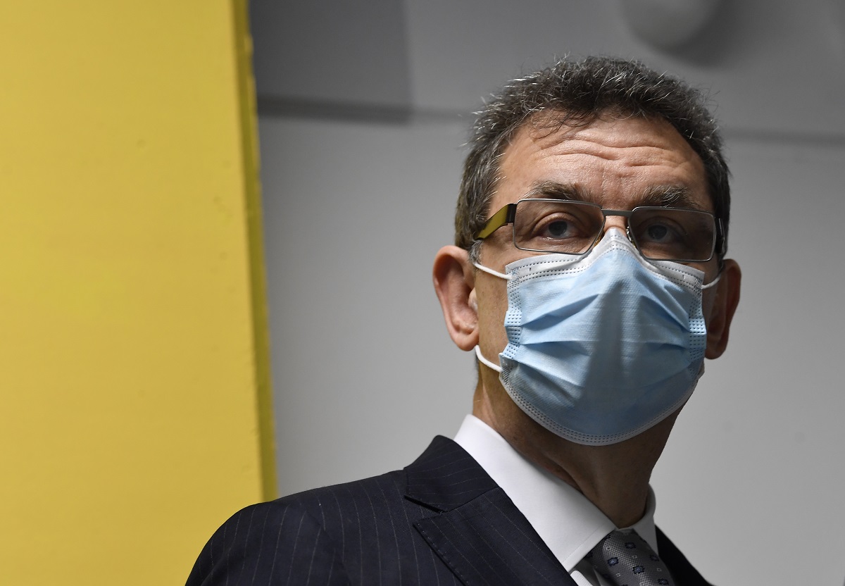 Μπουρλά: Ο κορονοϊός θα παραμείνει μαζί μας για πολλά χρόνια