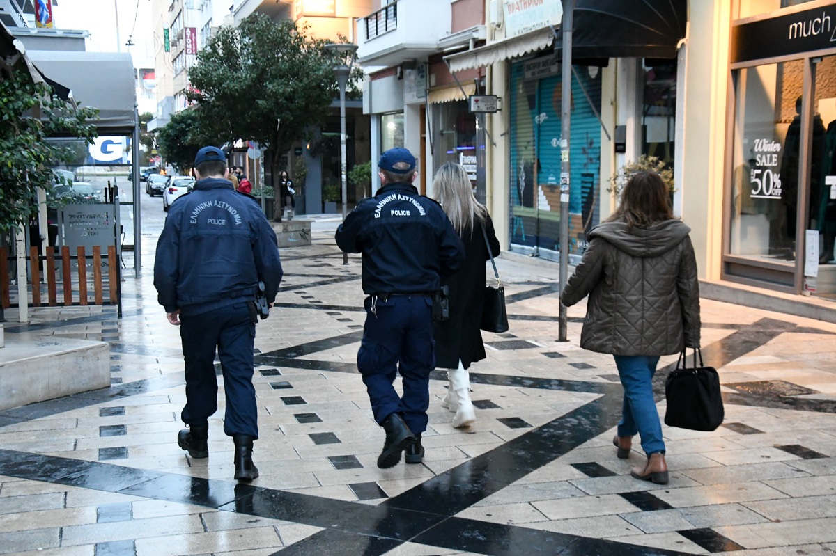 Πρόστιμα ύψους 10.400 ευρώ για παράβαση των μέτρων το τριήμερο