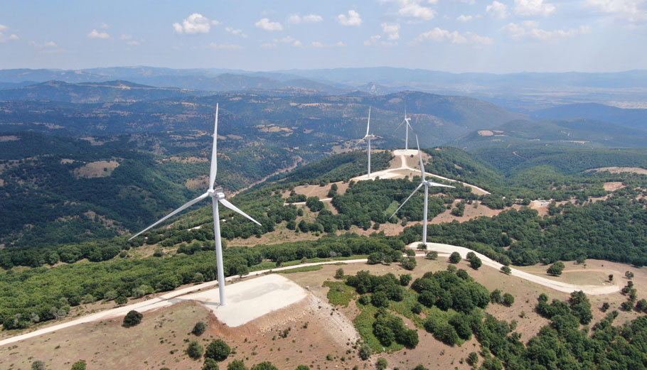 Αιολικό πάρκο της Total Eren στη Μάνδρα © total-eren.com