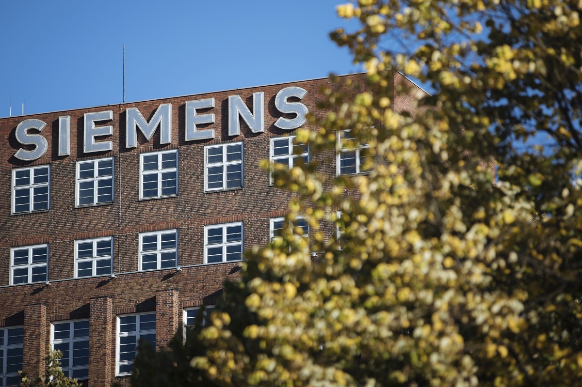 Siemens: Απώλειες 1,66 δισ. ευρώ έναντι κερδών 1,35 δισ. ευρώ