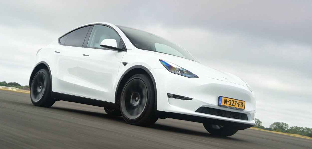 Οδηγούμε το νέο Tesla Model Y