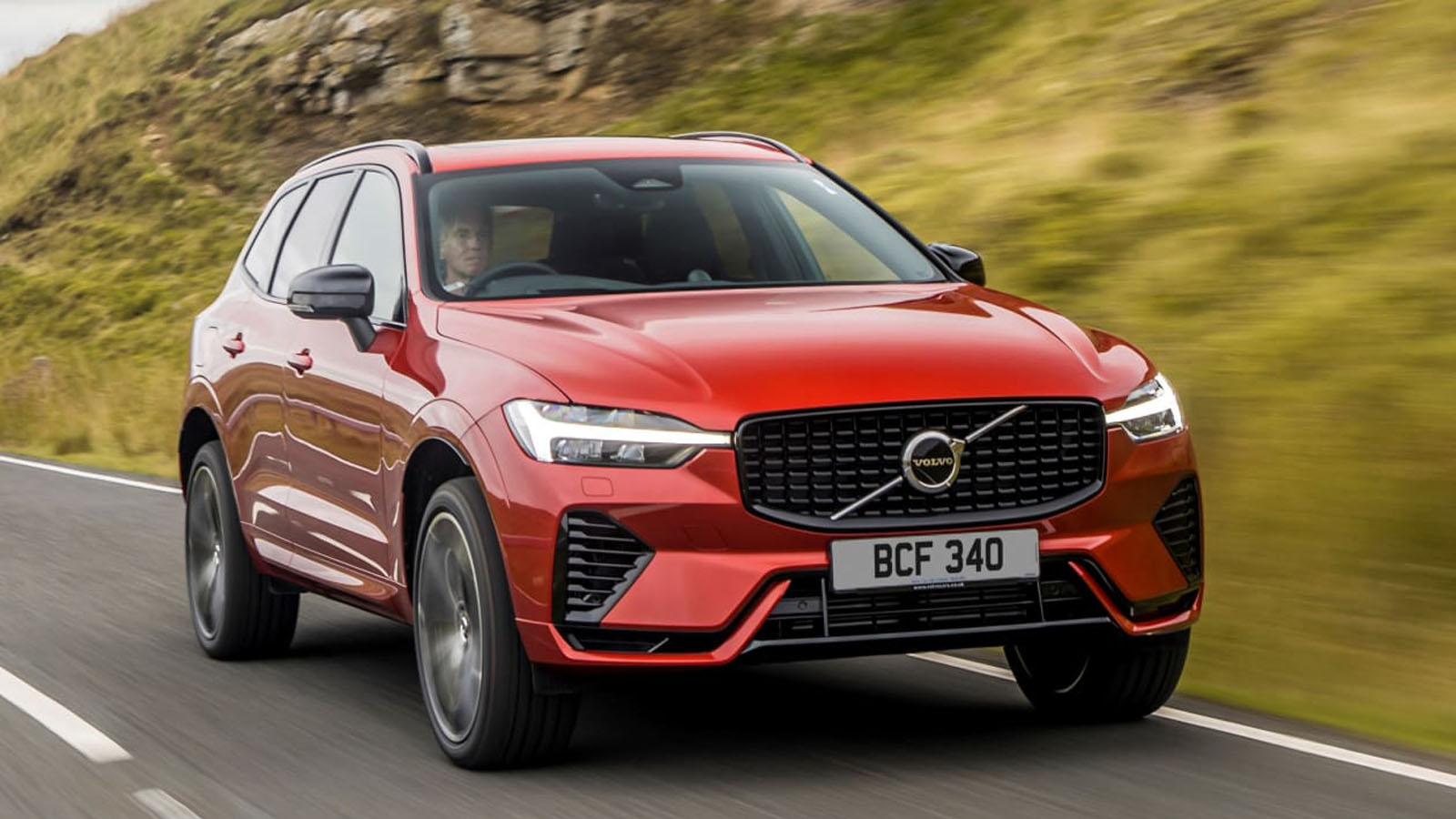 Οδηγούμε το νέο Volvo XC60 Recharge T6 R-Design