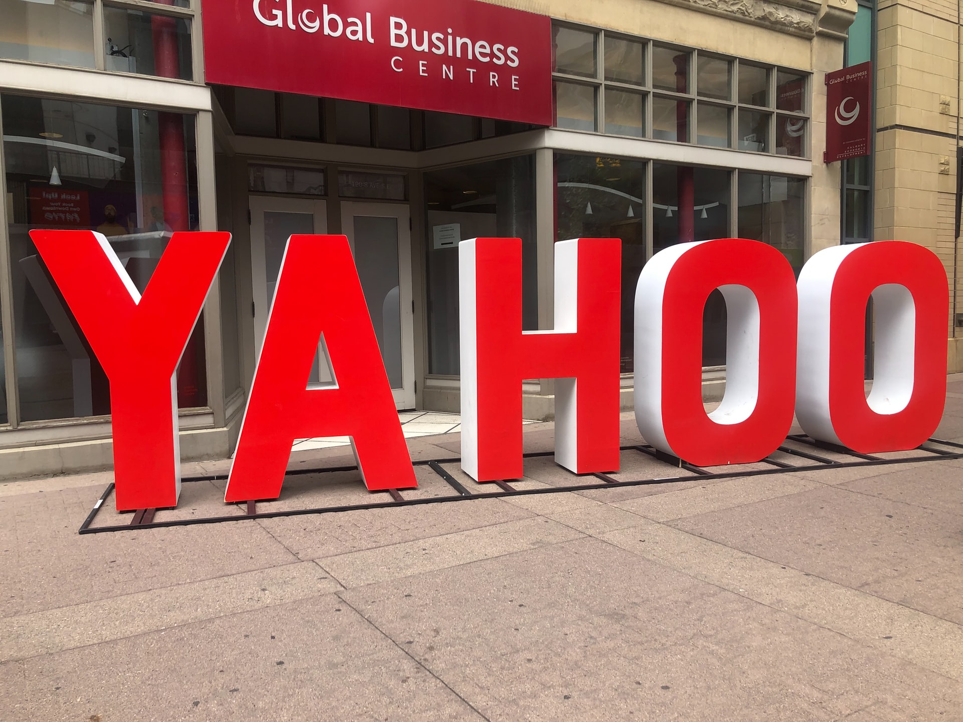 Yahoo: Σχεδιάζει να απολύσει άνω του 20% των εργαζομένων της