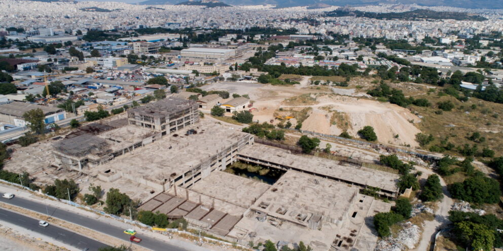 Οι εκκρεμότητες που απειλούν το σχέδιο για κοινωνικές κατοικίες στον Ελαιώνα