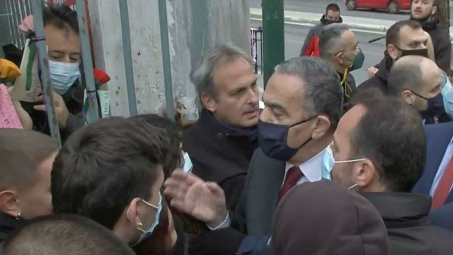 Πολυτεχνείο: Εμπόδισαν Αθανασίου και Θεοχάρη να καταθέσουν στεφάνι