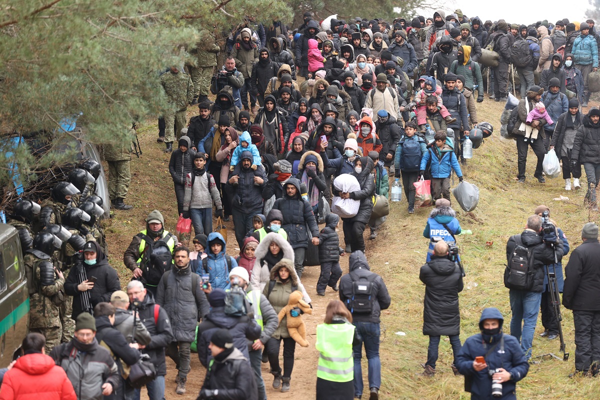 Μεγάλη συγκέντρωση μεταναστών στα σύνορα Πολωνίας με Λευκορωσίας