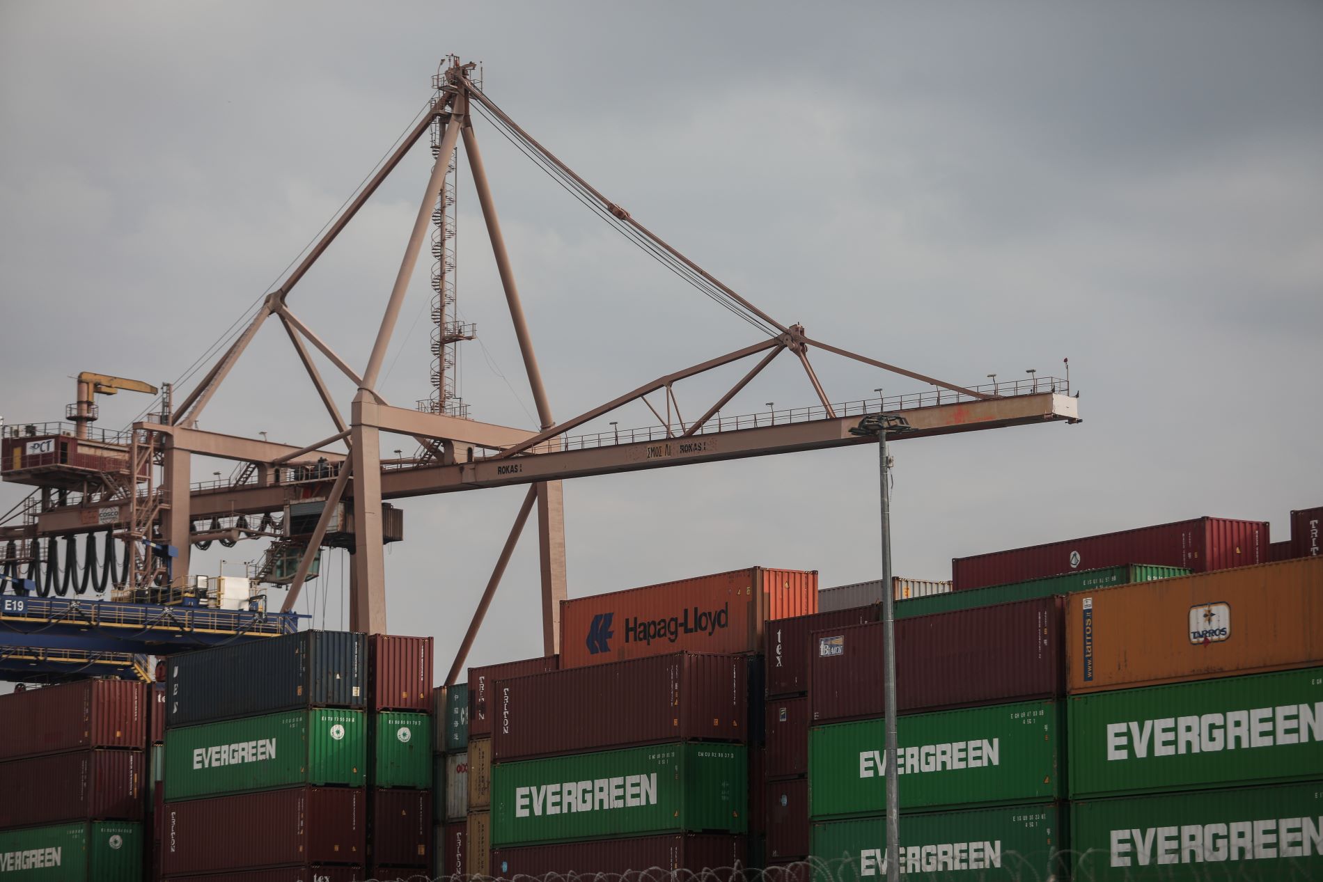 Νέα 48ωρη απεργία των εργαζομένων της Cosco στον Πειραιά