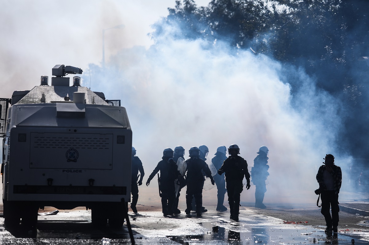 Επεισόδια στη συγκέντρωση διαμαρτυρίας των πυροσβεστών έξω από το υπουργείο Κλιματικής Κρίσης και Πολιτικής Προστασίας © EUROKINISSI