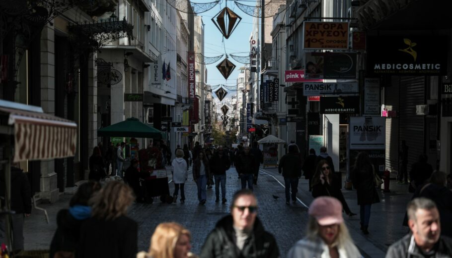 Κόσμος στην Ερμού ©Eurokinissi