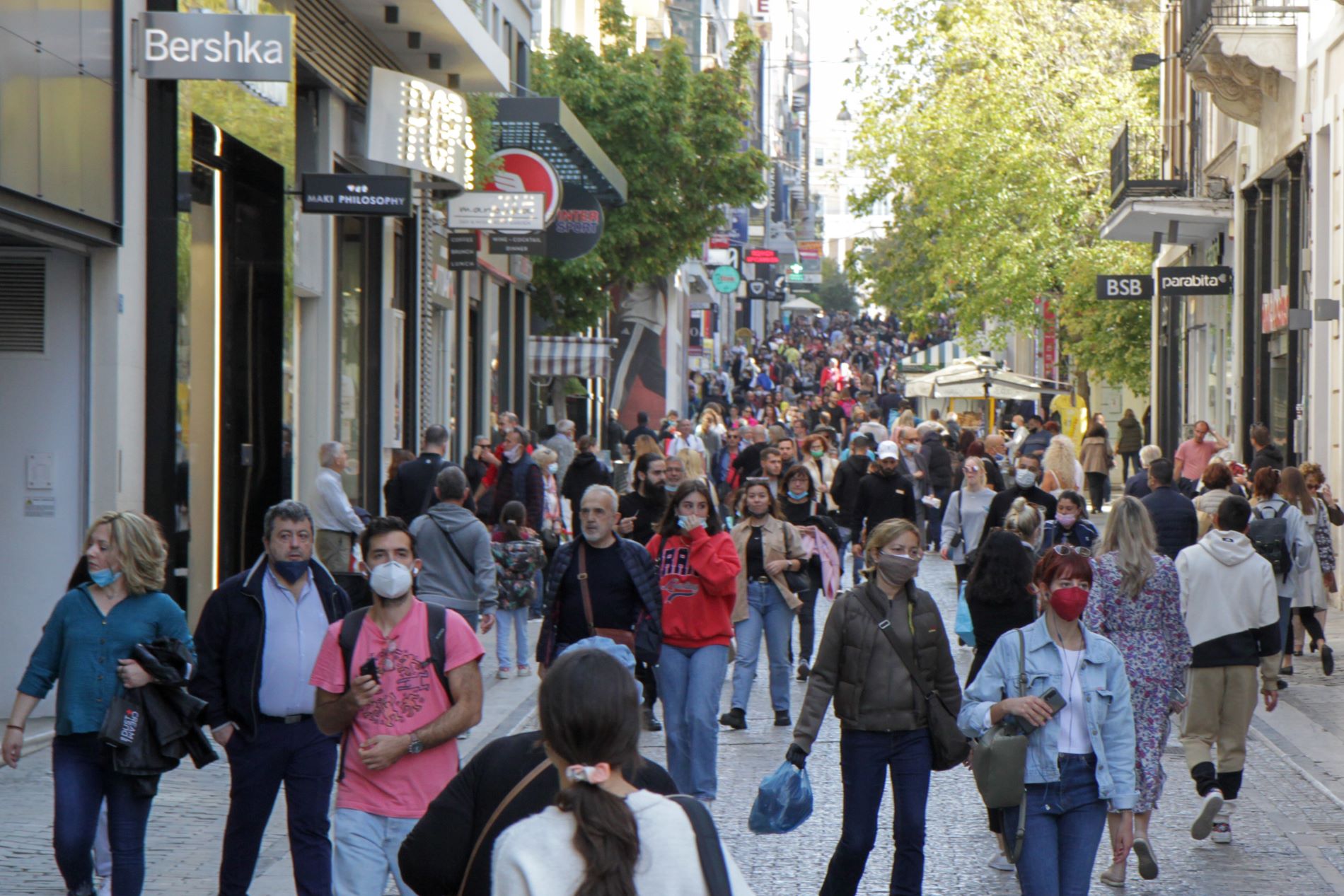 Κόσμος στην Ερμού © Eurokinissi