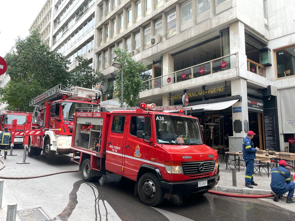 Συναγερμός στην Πυροσβεστική – Φωτιά σε εστιατόριο στη Μητροπόλεως