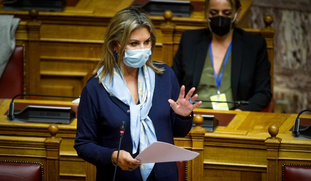 Μακρή:  Δεν εξετάζουμε μείωση της ύλης των Πανελλαδικών εξετάσεων