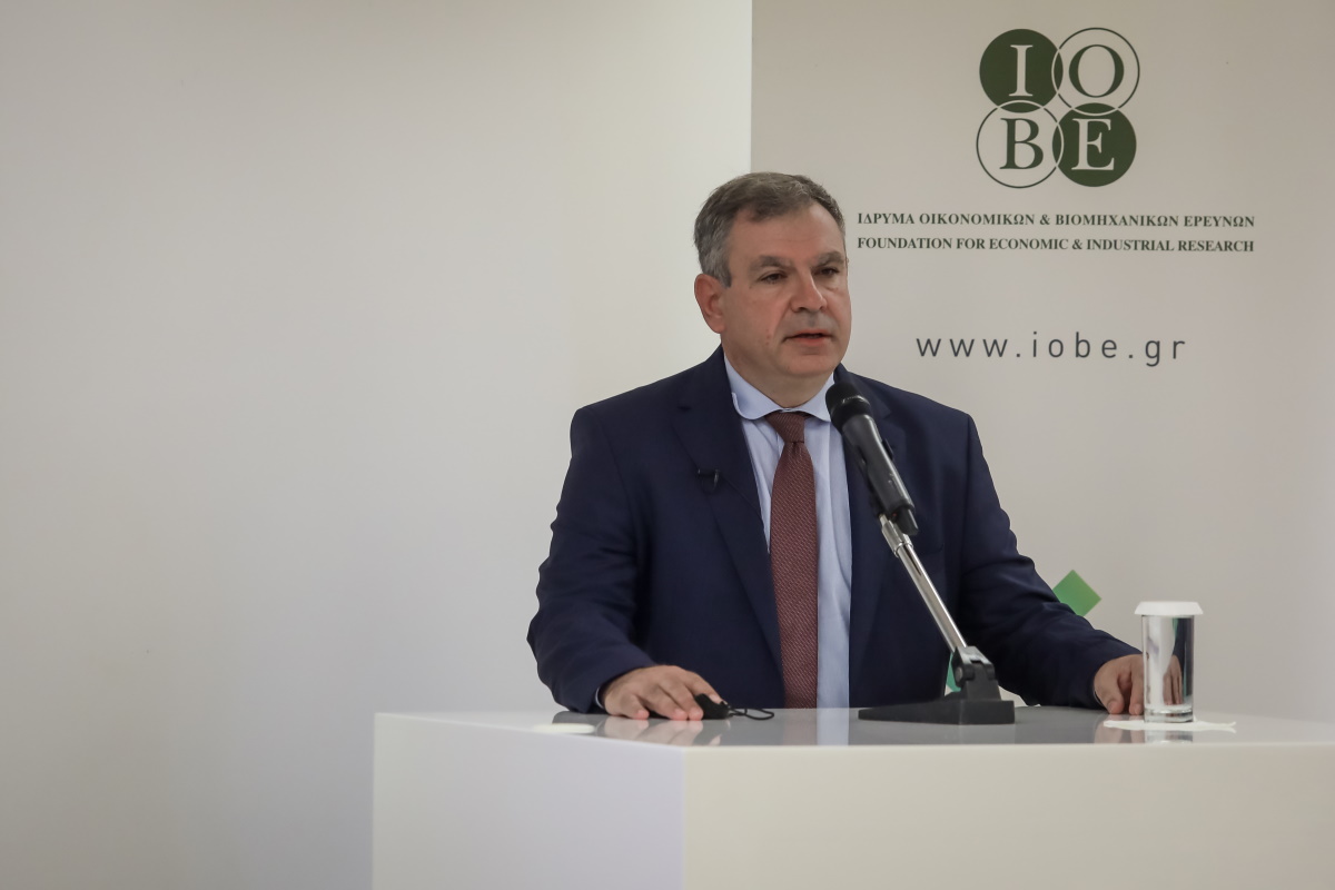 Βέττας – ΙΟΒΕ: Ποιες οι προκλήσεις της οικονομίας και οι ανησυχίες