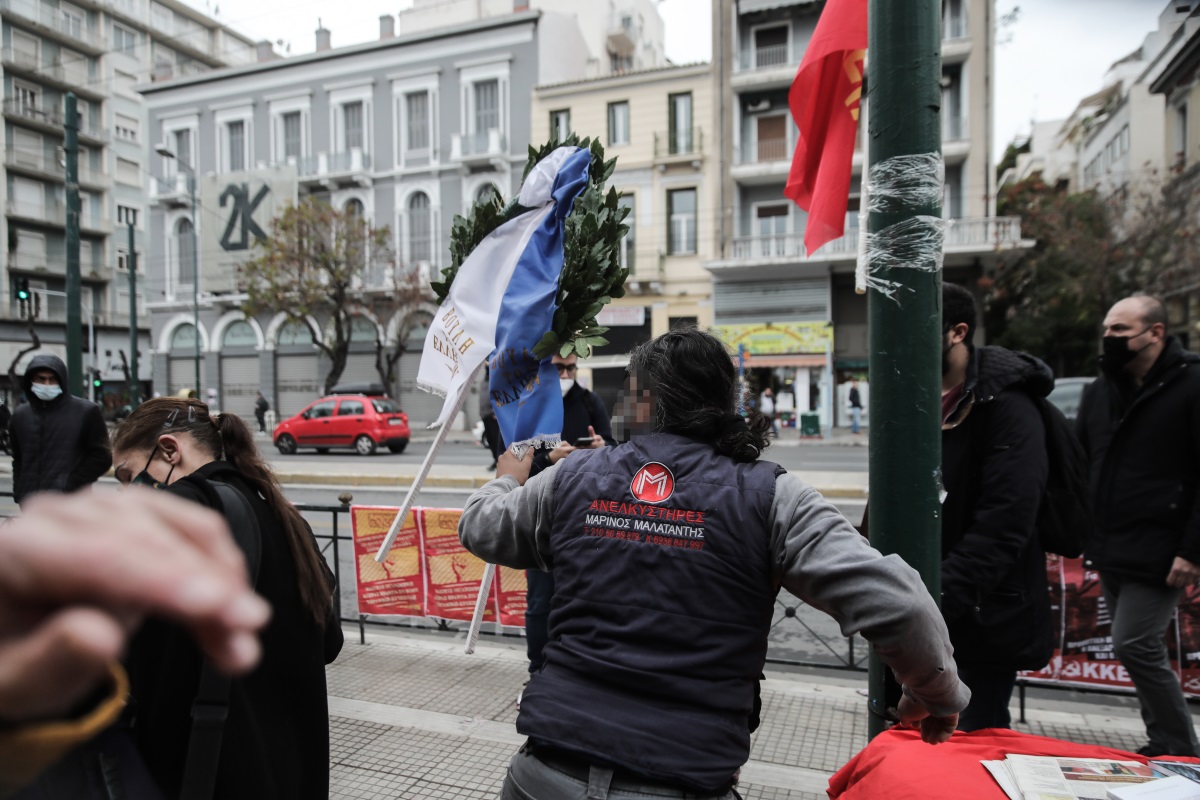 Πολυτεχνείο: Δεν άφησαν στελέχη του ΣΥΡΙΖΑ να καταθέσουν στεφάνι