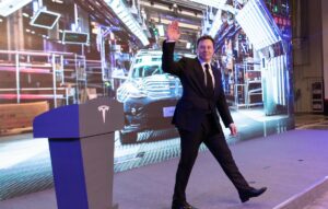 To FBI στήνει ομάδα task force για τις απειλές κατά της Tesla