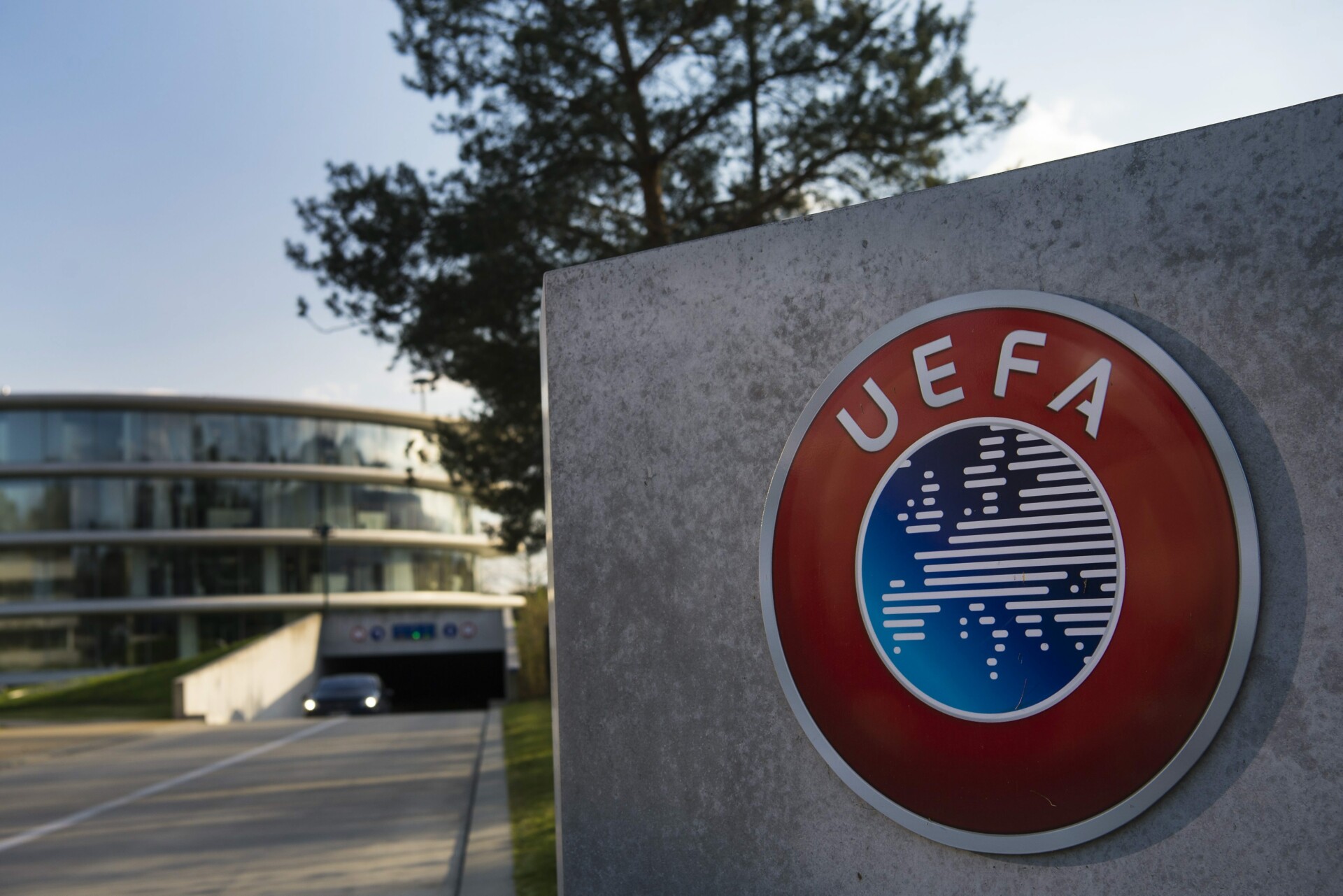 UEFA: Σε ποιους φιλάθλους επιστρέφει 4 εκατ. ευρώ