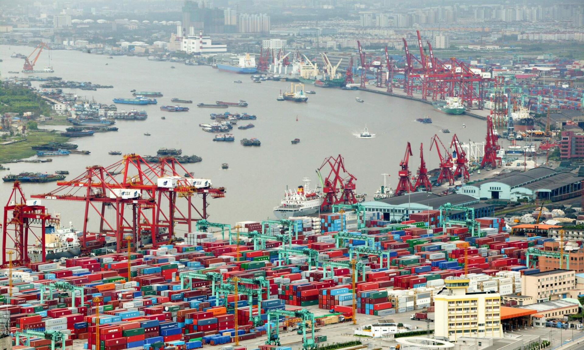 Το λιμάνι της Σαγκάης στην Κίνα © EPA/AN TU