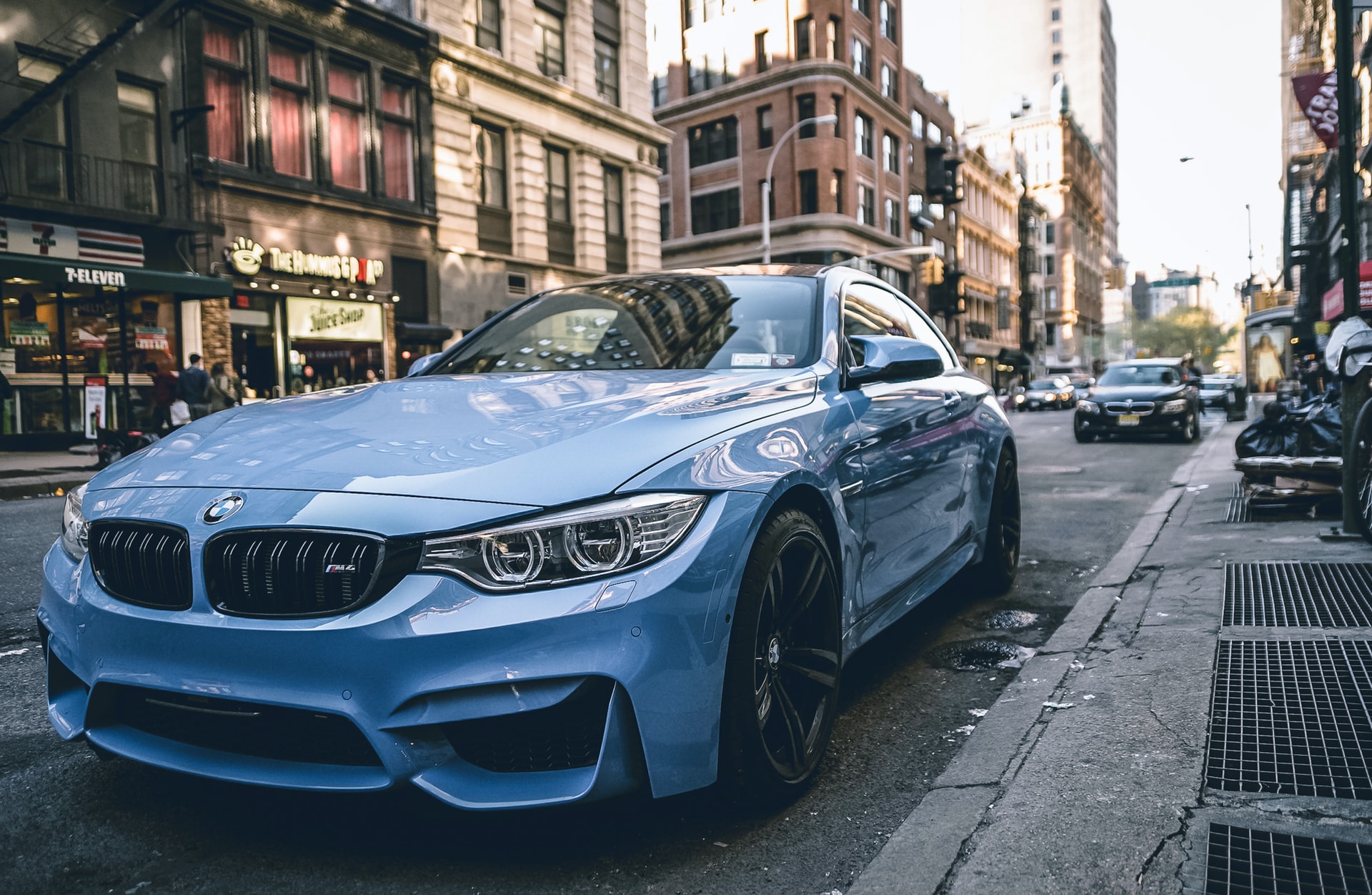 BMW: Άγγιζει το 1 εκατ. πωλήσεις ηλεκτρικών οχημάτων