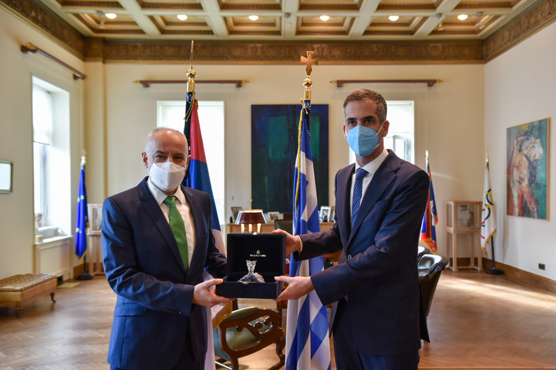 Ο Δήμαρχος Αθηναίων Κώστας Μπακογιάννης και ο Δήμαρχος Βελιγραδίου Ζόραν Ράντογιτσιτς.