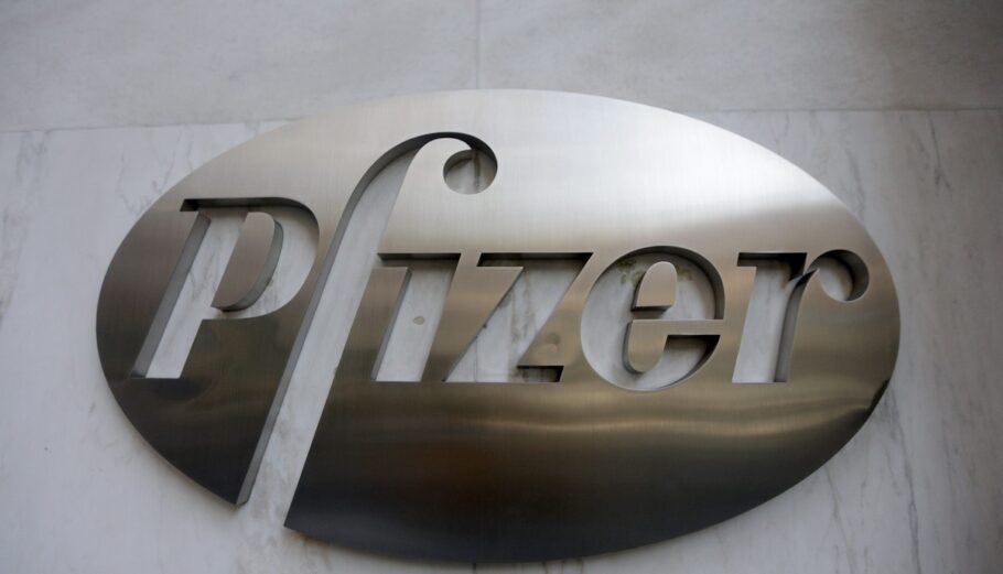 Pfizer © EPA/ANDREW GOMBERT