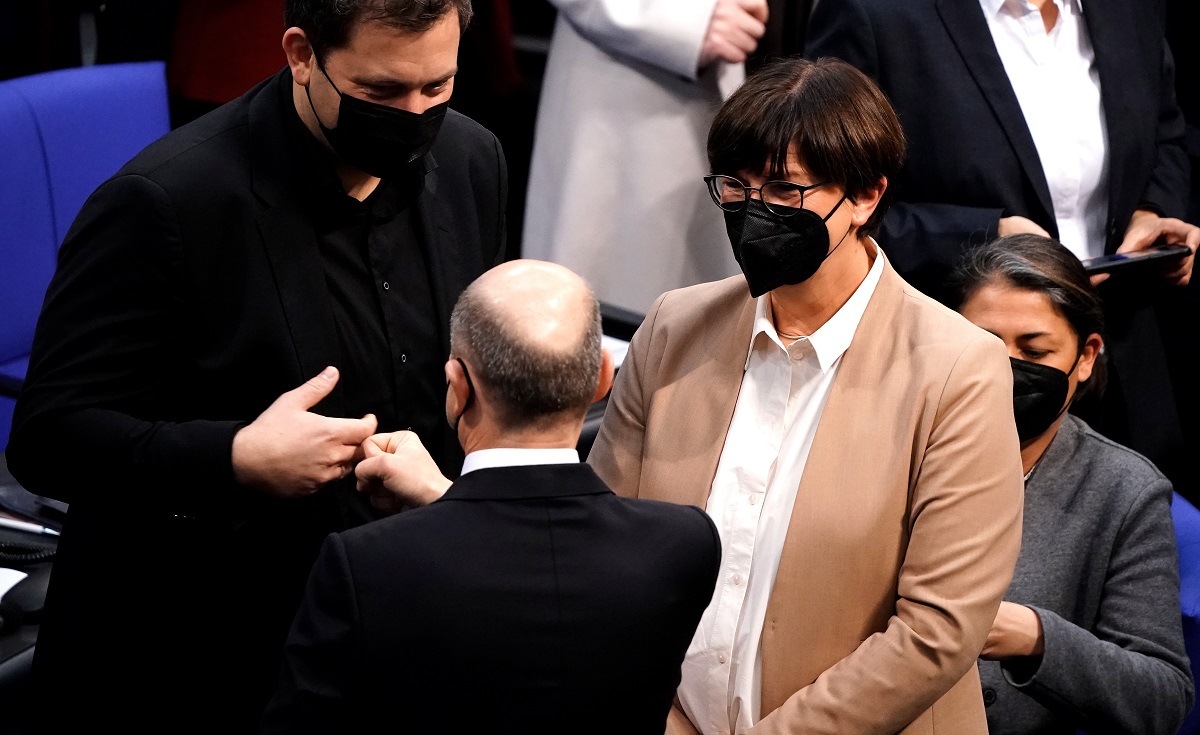 Η Σάσκια Έσκεν και ο Λαρς Κλινγκμπάιλ εξελέγησαν Πρόεδροι του SPD