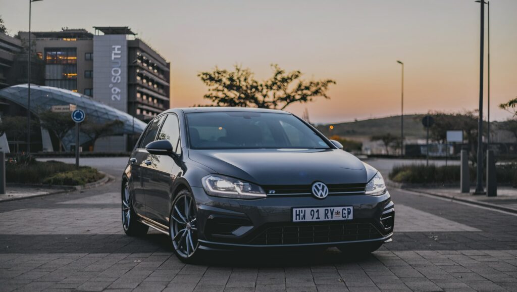 Volkswagen: Έως 30 δισ. ευρώ θα επενδύσει για ηλεκτροκίνηση