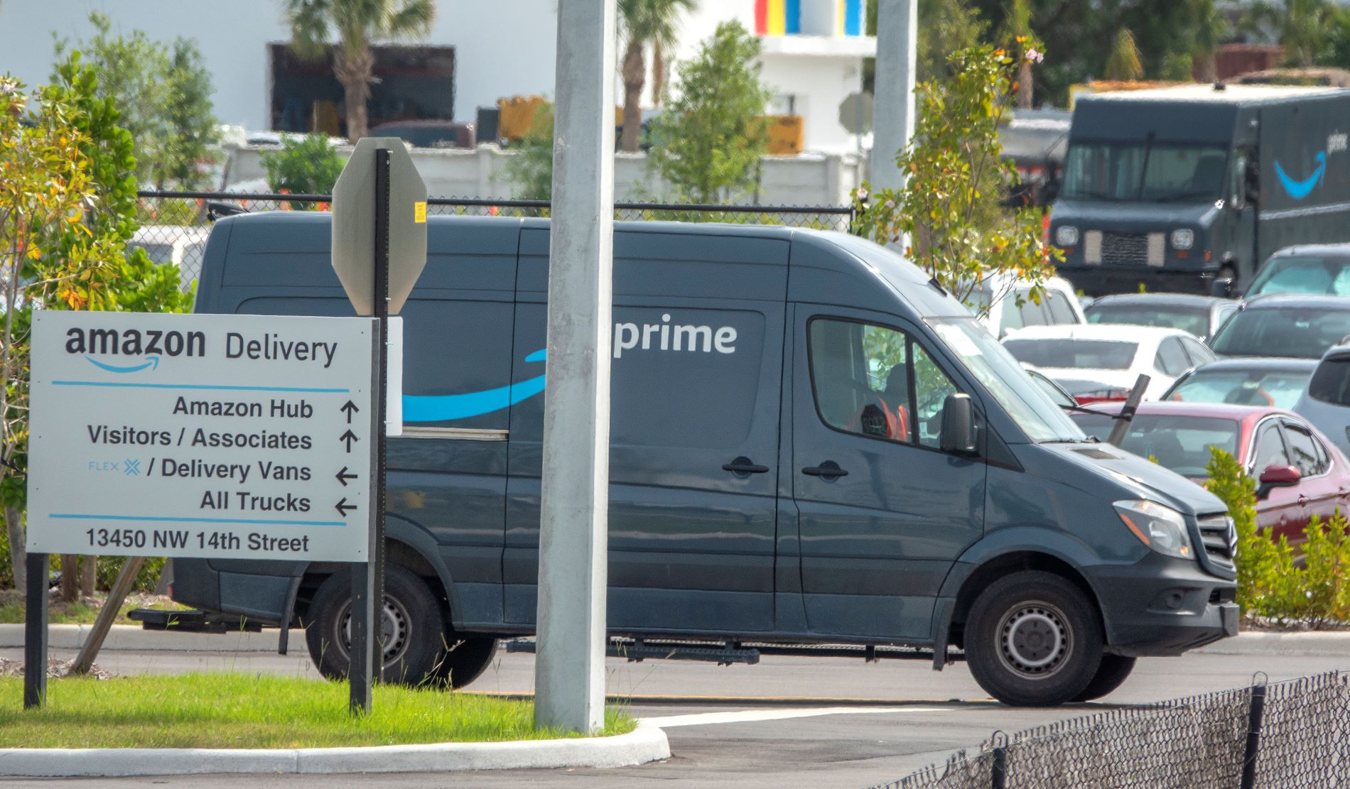 Amazon: Εισβάλλει στην αγορά άμεσης παράδοσης ειδών σούπερ μάρκετ
