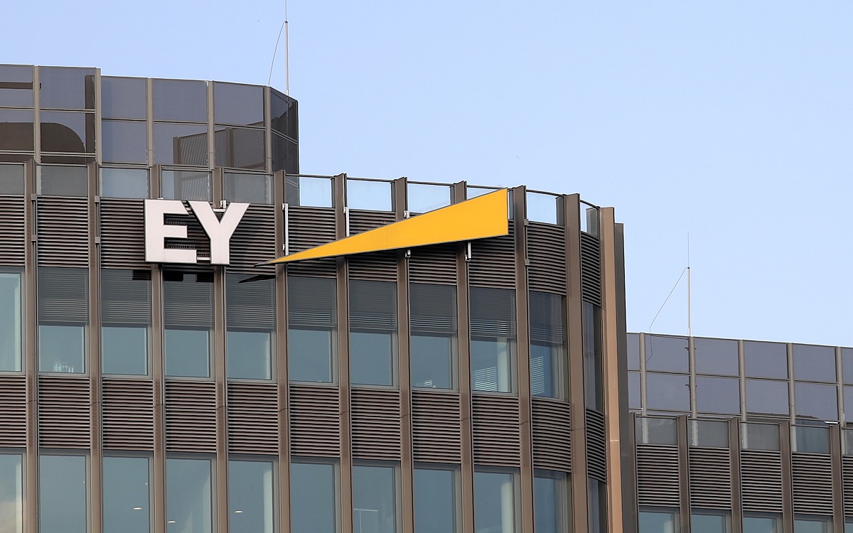 EY: Επένδυση 1,4 δισ. σε πλατφόρμα τεχνητής νοημοσύνης