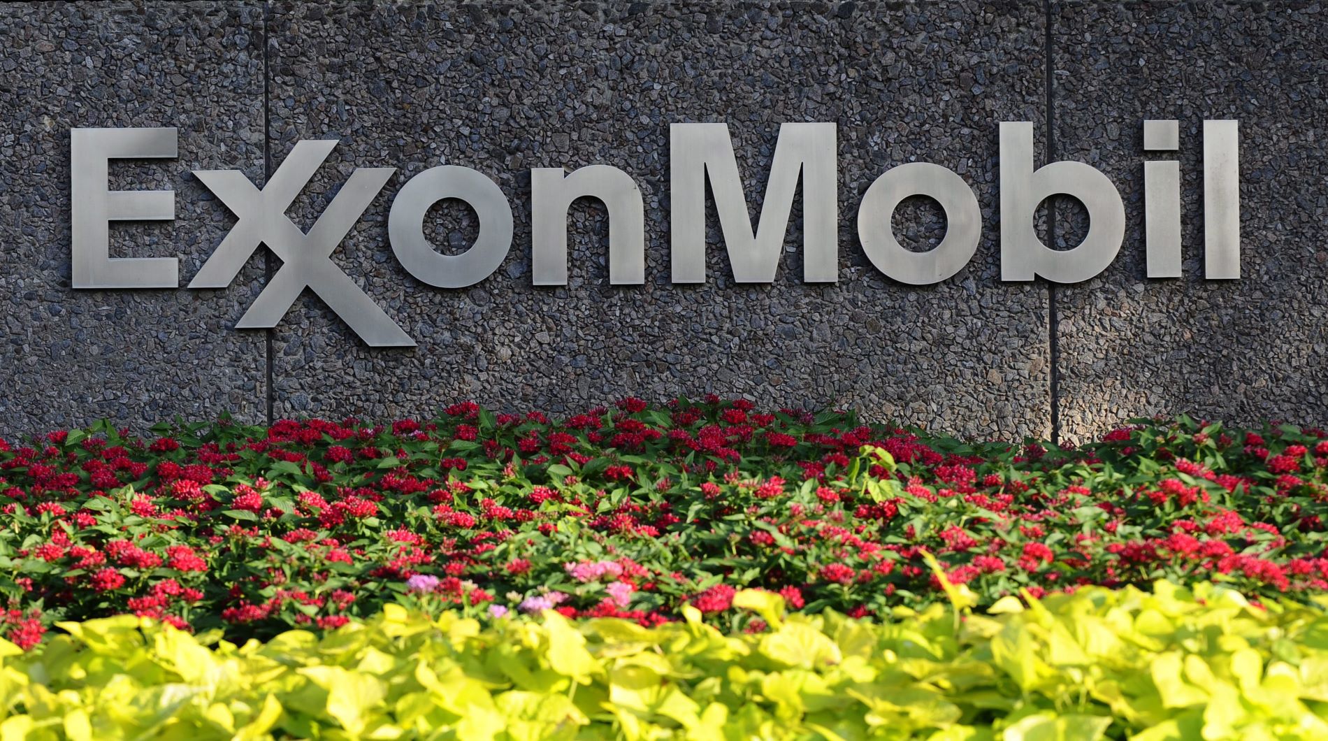 Exxon Mobil ©EPA/LARRY W. SMITH