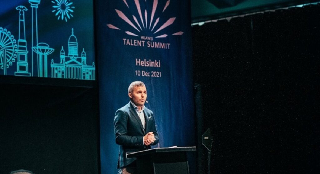 Huawei: Συνεργάζεται με Ευρωπαίους για να μειώσει το ψηφιακό χάσμα