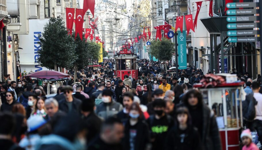 Κόσμος στην Ιστικλάλ, Κωνσταντινούπολη ©EPA/SEDAT SUNA