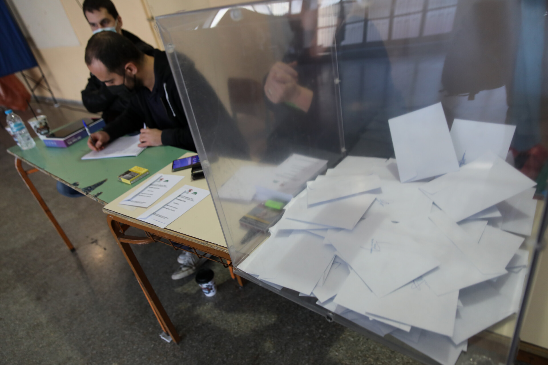 Εκλογές ΚΙΝΑΛ: Σε εξέλιξη η ψηφοφορία – Μεγάλη η συμμετοχή