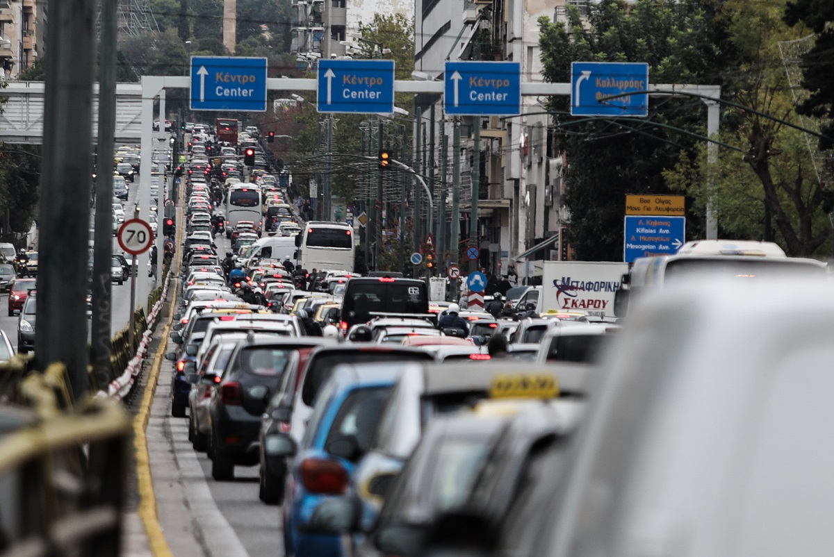 Κίνηση στους δρόμους της Αθήνα © EUROKINISSI